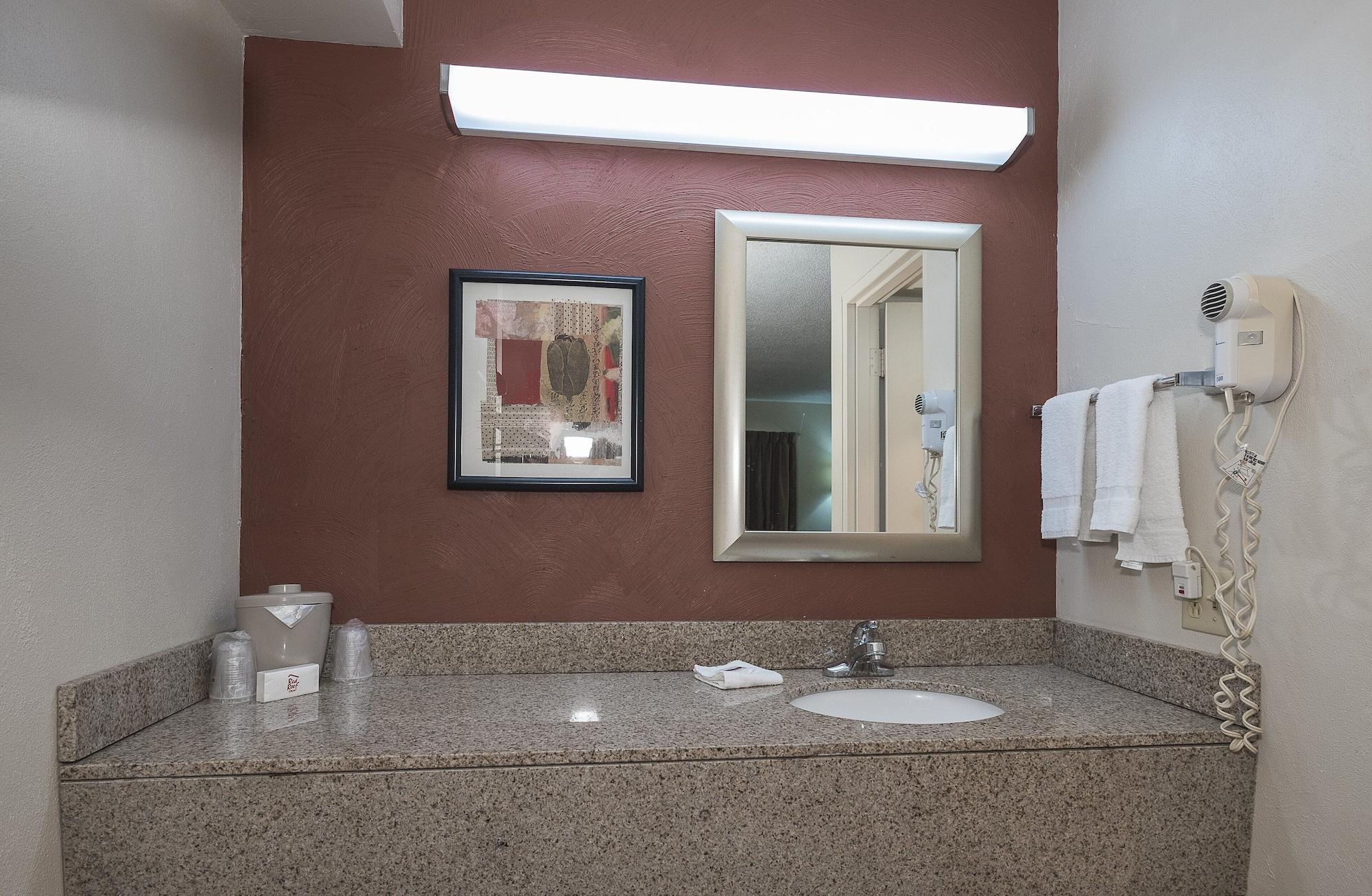 Red Roof Inn & Suites Cleveland - אליריה מראה חיצוני תמונה