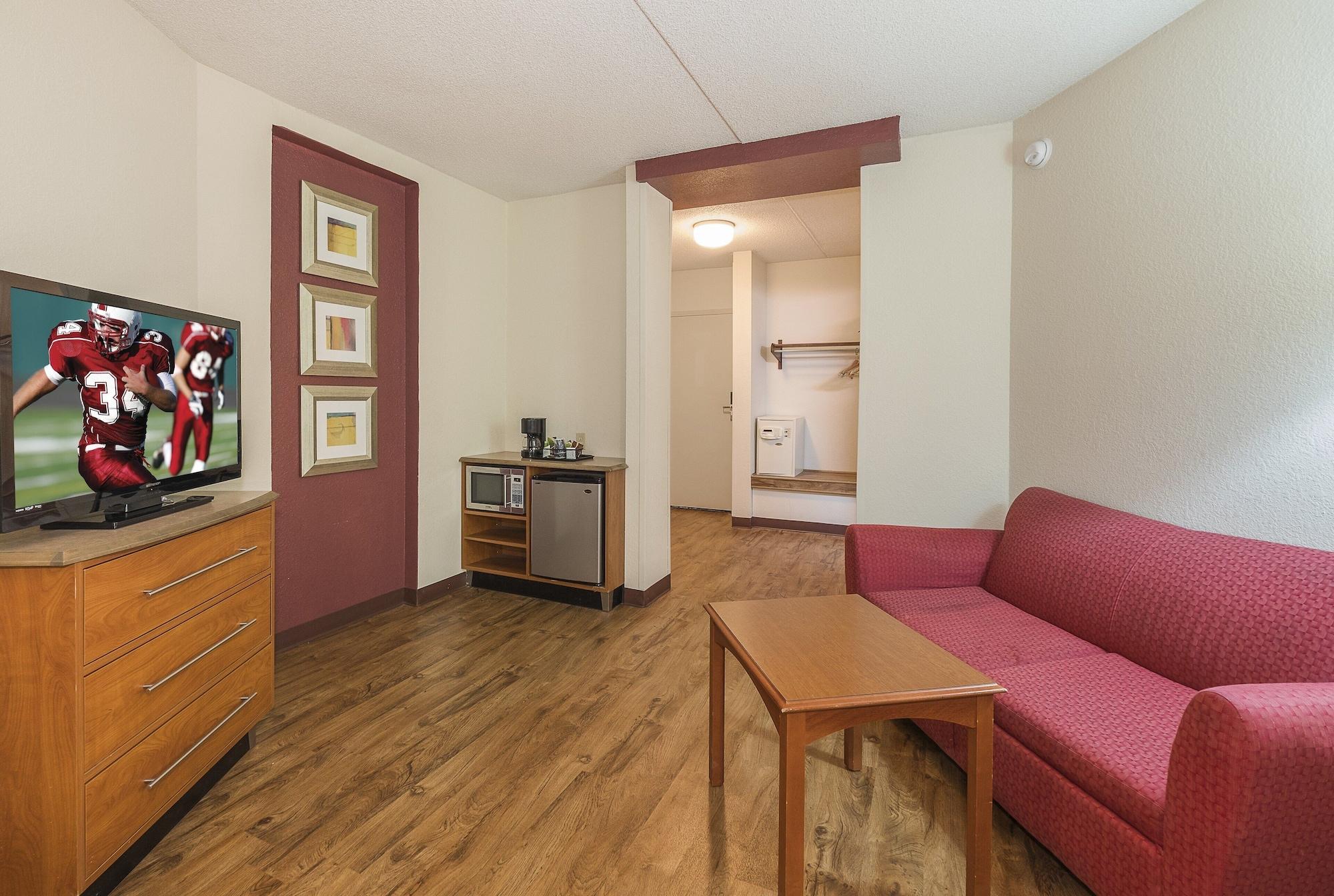 Red Roof Inn & Suites Cleveland - אליריה מראה חיצוני תמונה