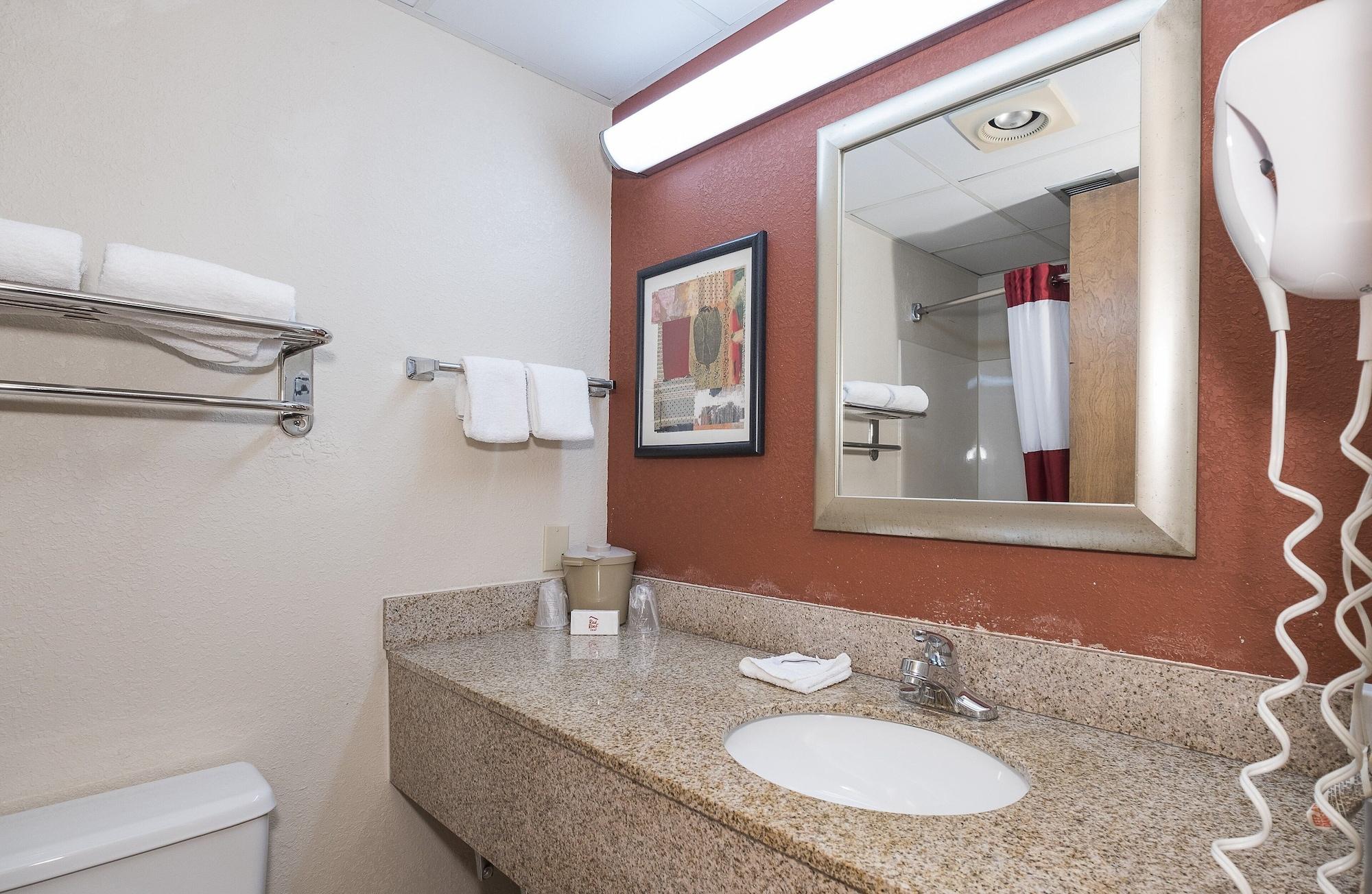 Red Roof Inn & Suites Cleveland - אליריה מראה חיצוני תמונה
