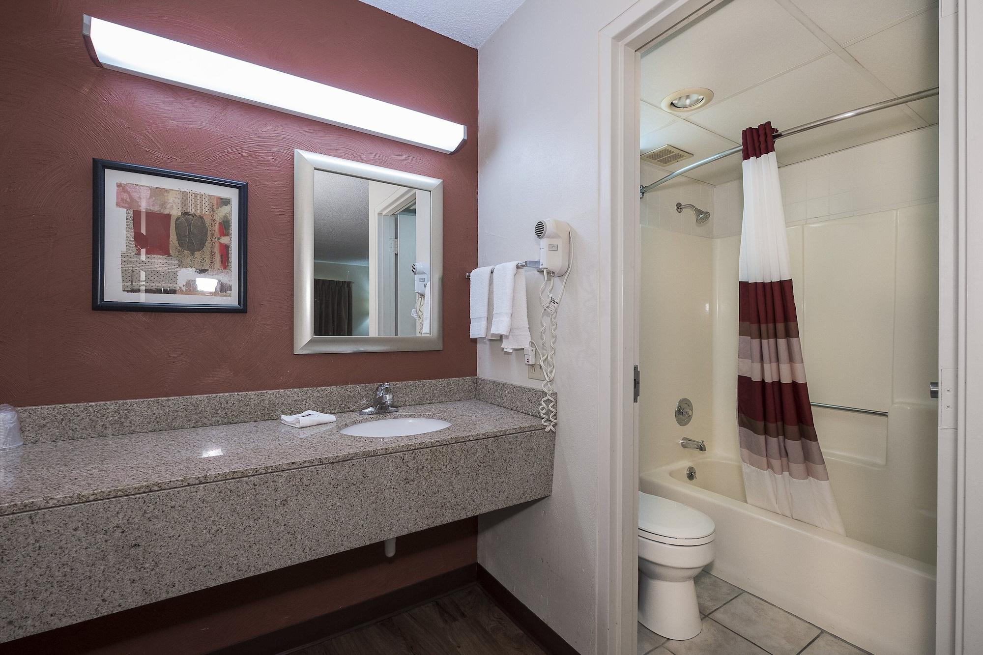 Red Roof Inn & Suites Cleveland - אליריה מראה חיצוני תמונה
