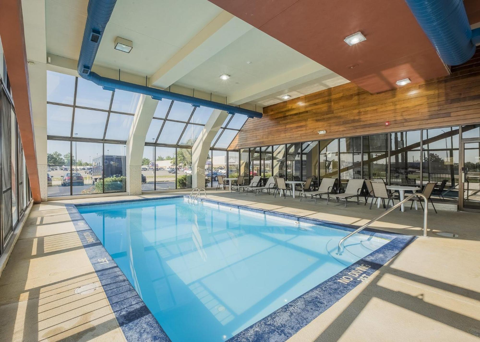 Red Roof Inn & Suites Cleveland - אליריה מראה חיצוני תמונה