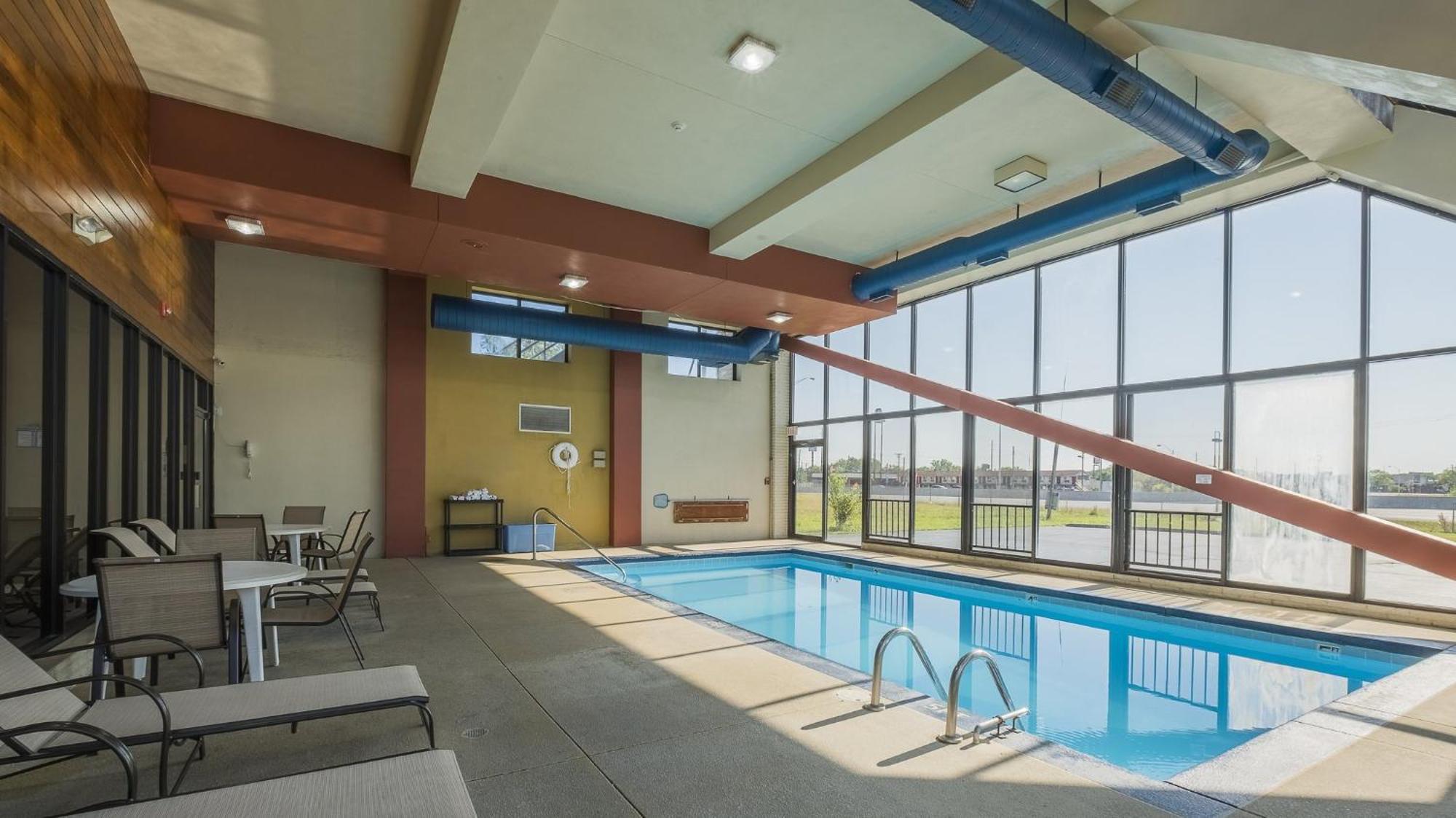 Red Roof Inn & Suites Cleveland - אליריה מראה חיצוני תמונה