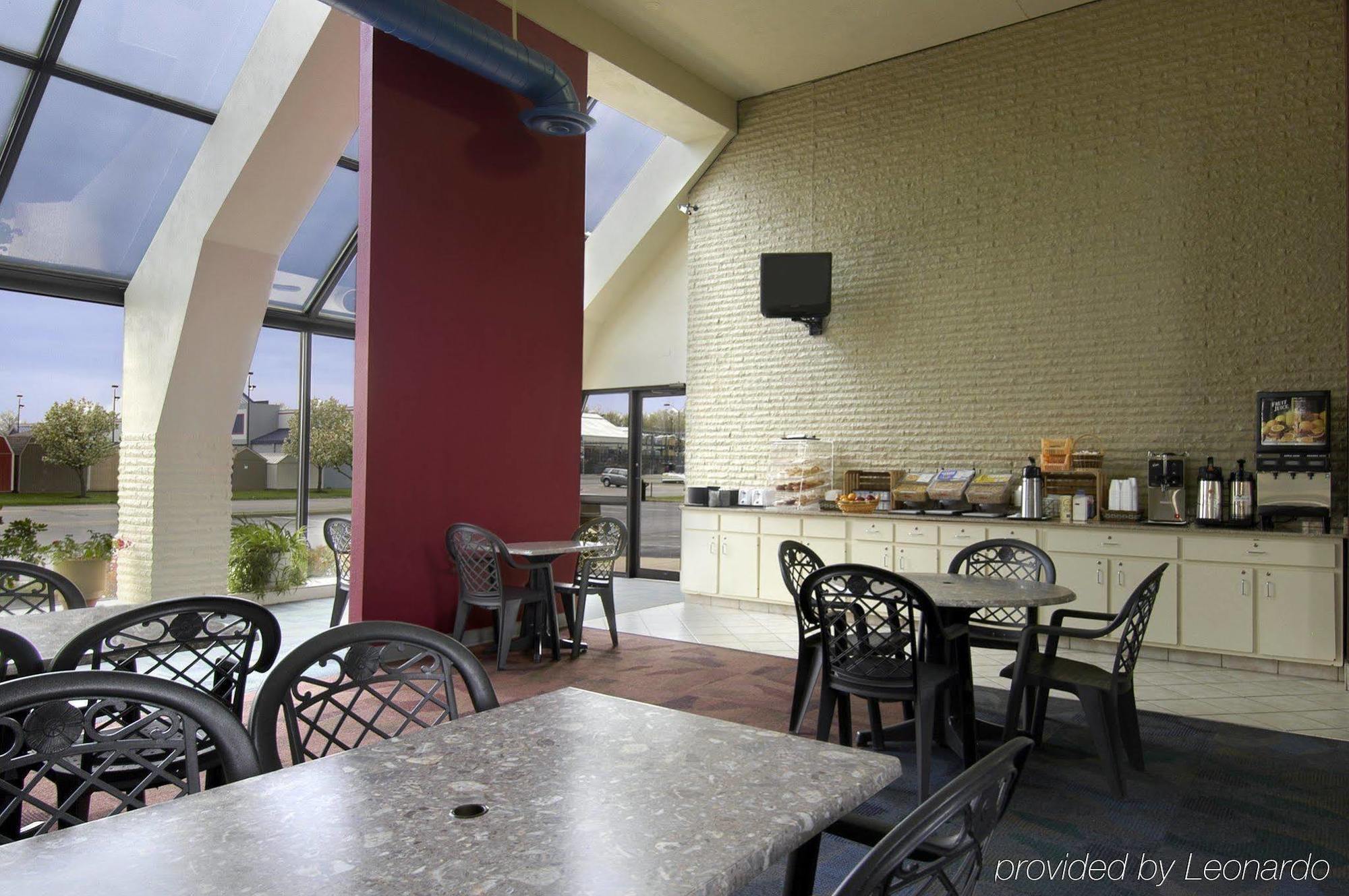 Red Roof Inn & Suites Cleveland - אליריה מראה חיצוני תמונה